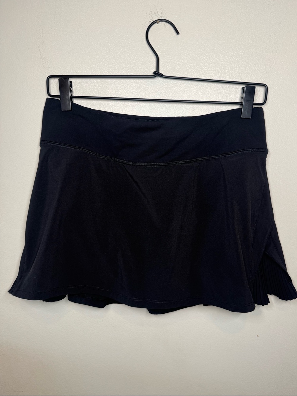 Lululemon Play Off The Pleats Skirt
*13"
Black